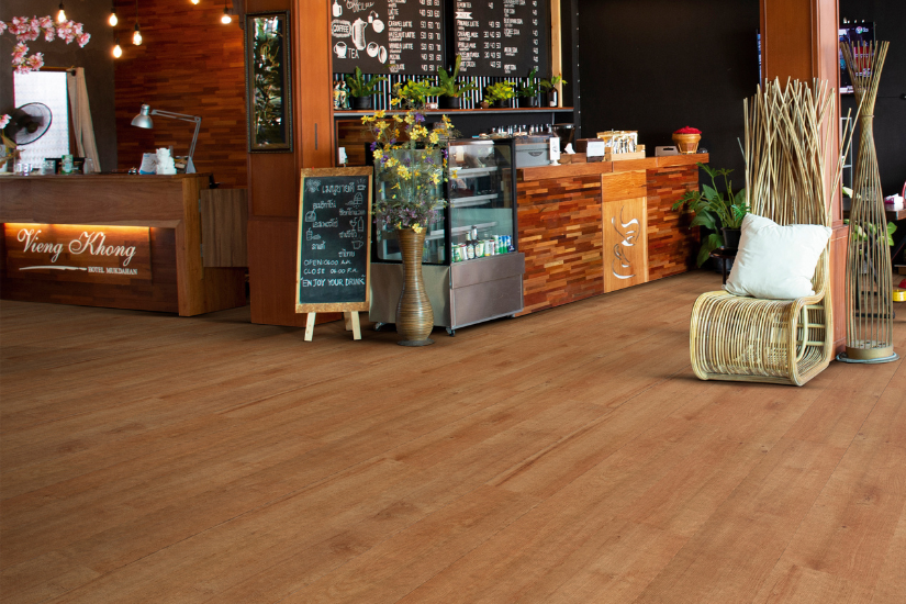 Grabo PlankIT LVT designvinyl planker i cafe