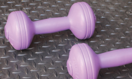 CheckerLok vinylfliser som fitnessgulv